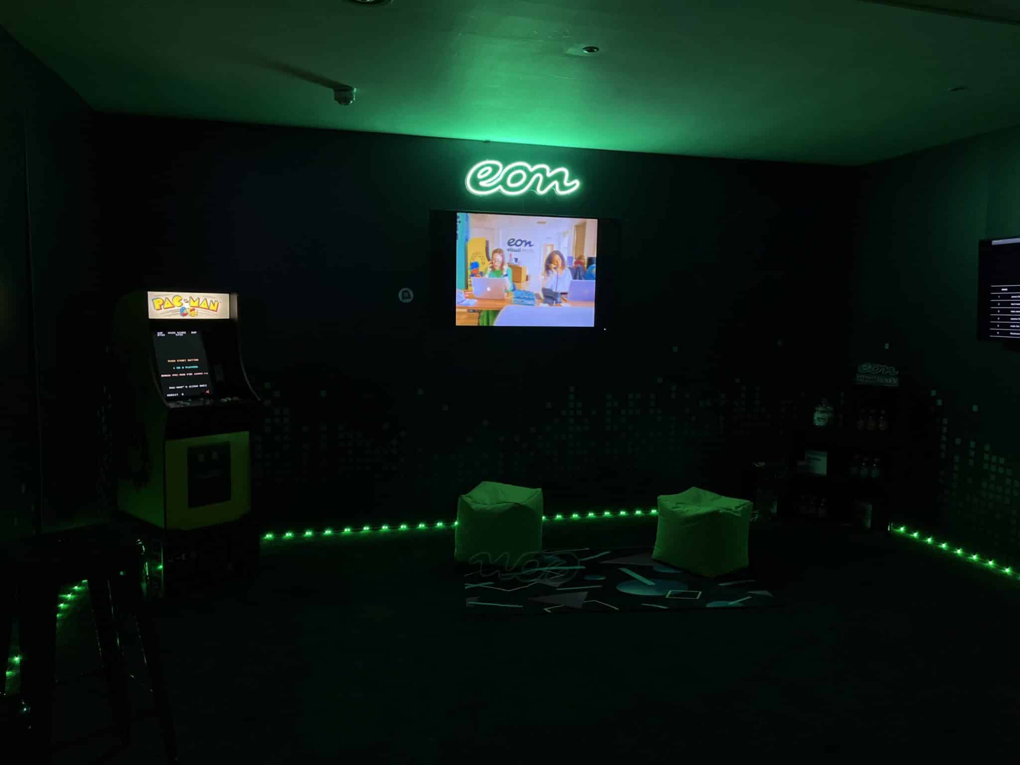 eon visual media stand design